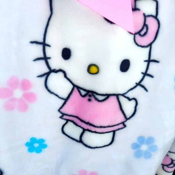 NWT Hello Kitty Rare luxurious fleece blanket throw - Picture 3 of 4